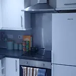 Апартаменты Cosy And Bright 3-bedroom Flat *