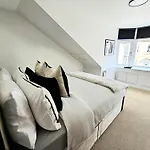 Newly Renovated Gem - Free Parking & Modern Comfort
