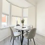 Apartman 2br, Sleeps 6, Green, Free Parking & Walk Dist To Centre *