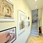 Newly Renovated Gem - Free Parking & Modern Comfort Vakantiehuis