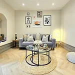 Newly Renovated Gem - Free Parking & Modern Comfort Glasgow