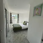Luxurious 2 Bedroom, 8 Mins From Centre * Glasgow