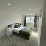 Panzió Luxurious 2 Bedroom, 8 Mins From Centre Glasgow