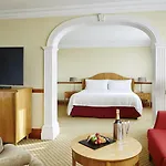 Отель Marriott 4*