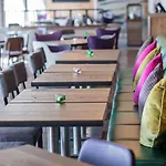 Hilton Garden Centre מלון
