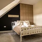 Modern 3br With 3 Bathrooms, Garden & Free Parking Villa Glasgow