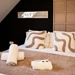 Modern 3br With 3 Bathrooms, Garden & Free Parking *