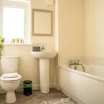 Modern 3br With 3 Bathrooms, Garden & Free Parking Villa *
