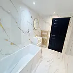 דירה Stylish & Sleeps 7 - Free Parking - Walking Distance To & West End גלאזגו