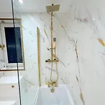 아파트 Stylish & Sleeps 7 - Free Parking - Walking Distance To & West End