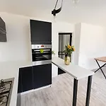3br Detached Home, Driveway & Large Rear Garden * Glasgow