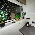 شقة Likewise Modern Two Bedrooms For 4 In Area غلاسغو