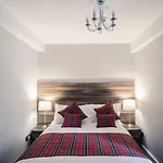 Royal West End فندق 3*