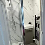 Modern And Stylish 3 Bedroom 2 Bathroom West End House With Free Wifi And Parking Villa *