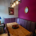 Traditional Close To Centre & Hampden 아파트 *