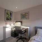 Apartman 2-bedroom Away From In Glasgows' East End With Free Parking *