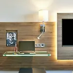 Moxy Merchant 3*