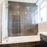 Bella House - 3 Bed House In Apartment *