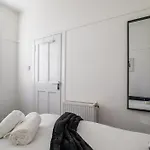 Bella House - 3 Bed House In Apartment