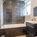 Bella House - 3 Bed House In Apartment *