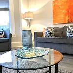 Byevo Almar - Close To And Airport - Perfect For Contractors Or Large Groups