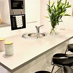 Byevo Almar - Close To And Airport - Perfect For Contractors Or Large Groups Feriehus *