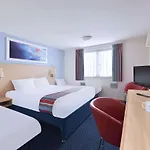 Travelodge Airport Hotel 3*