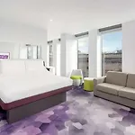 Yotel 4*