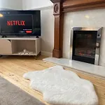 Modern In West End, Free Parking גלאזגו