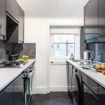 Cosy 3 Bed Flat In Kings Park * Glasgow