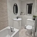 דירה Modern In West End, Free Parking *