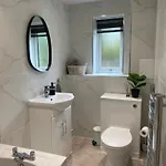 Modern In West End, Free Parking Apartman *