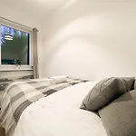 Attractive 3 Bedroom Daire Glasgow