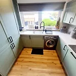 Urban 4br House - Central-free Parking-no Party *