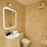 Modern 2 Bedroom Platinum Pad * Glasgow