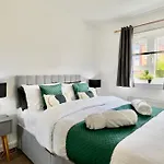 Διαμέρισμα Stylish With Free Parking Near Town Γλασκώβη