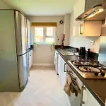 Stylish With Free Parking Near Town Glasgow
