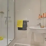 For Students Only - Willowbank In * Glasgow