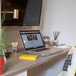 For Students Only - Willowbank In 글라스고