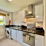 Stylish With Free Parking Near Town
