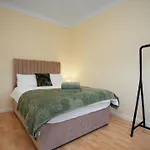 Group 3br Close To Hydro And Secc With Parking דירה *