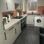 Appartamento In Heart Of West End- Parking Space- Recent Refurb- Near And Kelvingrove Art Gallery *