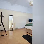 דירה Group 3br Close To Hydro And Secc With Parking