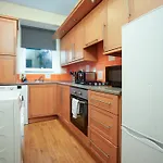 Group 3br Close To Hydro And Secc With Parking Glasgow