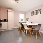 5 Bed Finnieston Skyhigh Duplex With Parking * Glasgow