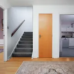 5 Bed Finnieston Skyhigh Duplex With Parking גלאזגו