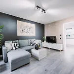 Apartman Emirates Aparthouse *