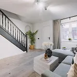 Emirates Aparthouse דירה *