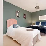 5 Bed Finnieston Skyhigh Duplex With Parking