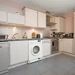 5 Bed Finnieston Skyhigh Duplex With Parking *